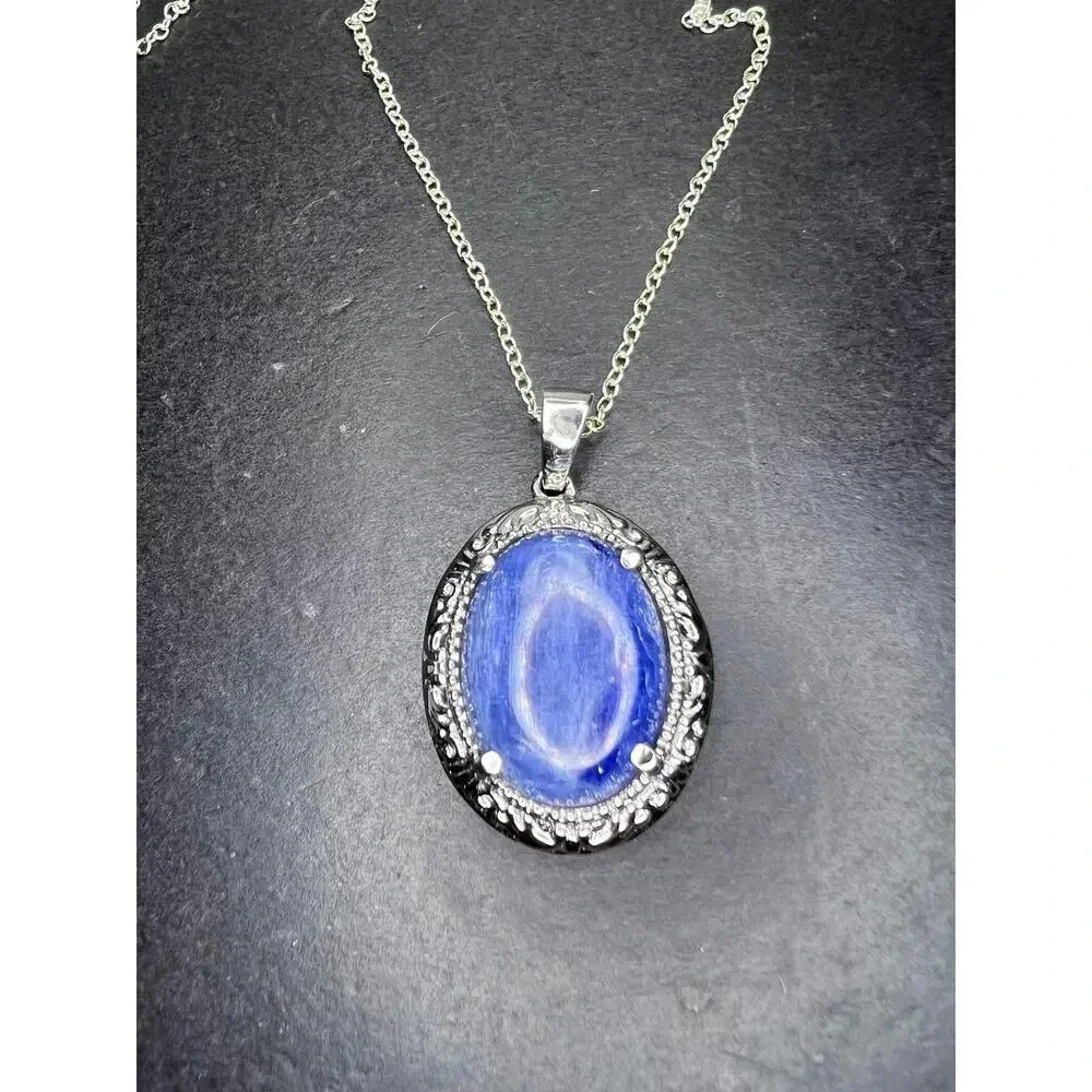 unknown this pendant